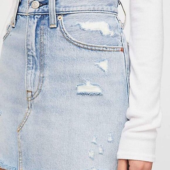 NEW Levi's Skirt High Waisted Light Wash Size 23 - Picture 2 of 7